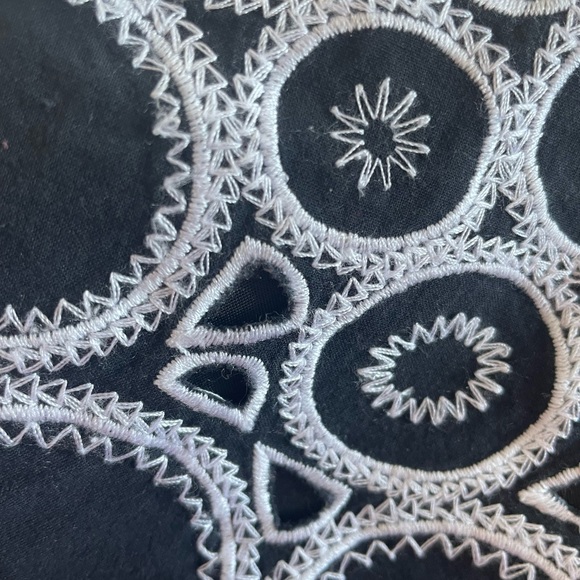 Peter Nygard black & white embroidered Aline cotton modesty skirt size 6 petite - Picture 8 of 12